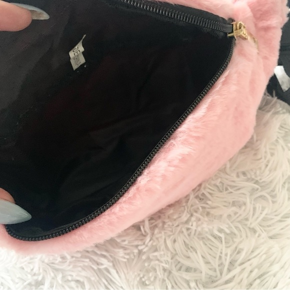 Nwt Pink Plush Waist Bag Fluffy Fanny Pack Crossbody Shoulder Bag Travel Pouch - Picture 5 of 9